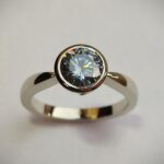 Fehér arany gyűrű Moissanite-al